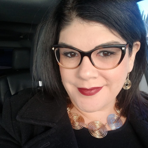 Meet your Posher, Sandra - Picture 1 of 1